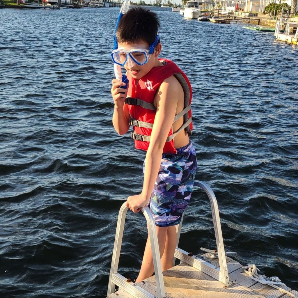 Lifevest. Check. Snorkel gear. Check. Let's jump! Swimming in the canal