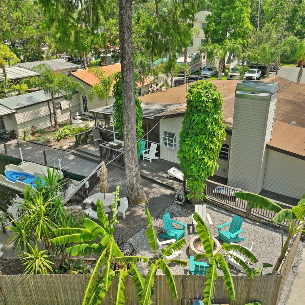 Weeki Oasis: Waterfront Short Term Vacation Rental